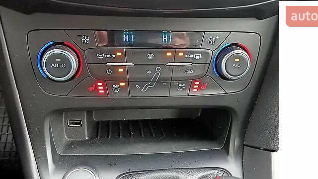 Белый Форд Фокус, объемом двигателя 1.5 л и пробегом 262 тыс. км за 9000 $, фото 7 на Automoto.ua