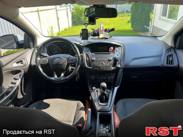 Белый Форд Фокус, объемом двигателя 1.6 л и пробегом 80 тыс. км за 11500 $, фото 3 на Automoto.ua