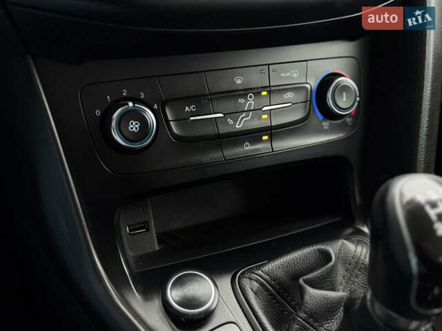 Білий Форд Фокус, об'ємом двигуна 1 л та пробігом 191 тис. км за 7999 $, фото 13 на Automoto.ua