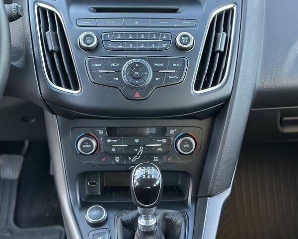 Белый Форд Фокус, объемом двигателя 1 л и пробегом 83 тыс. км за 7400 $, фото 13 на Automoto.ua