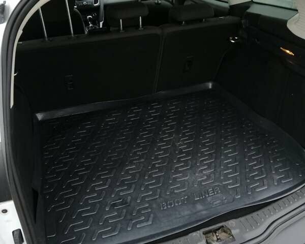 Белый Форд Фокус, объемом двигателя 2 л и пробегом 260 тыс. км за 14300 $, фото 9 на Automoto.ua