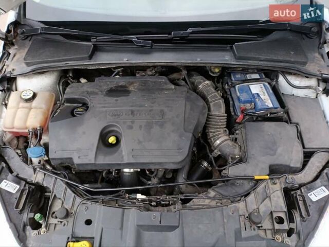 Білий Форд Фокус, об'ємом двигуна 2 л та пробігом 174 тис. км за 8700 $, фото 4 на Automoto.ua