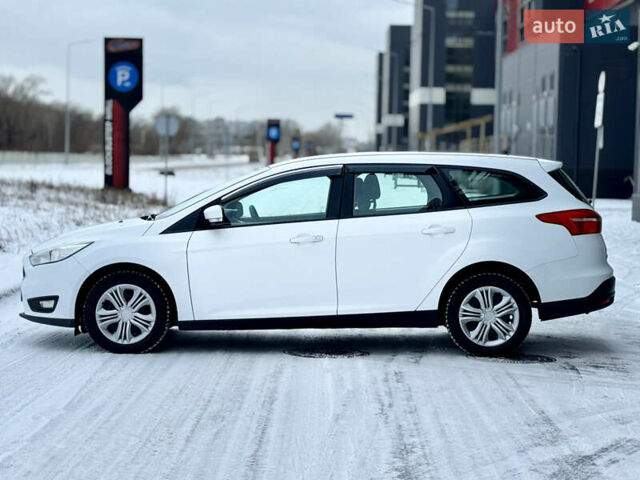 Білий Форд Фокус, об'ємом двигуна 1 л та пробігом 191 тис. км за 7999 $, фото 7 на Automoto.ua