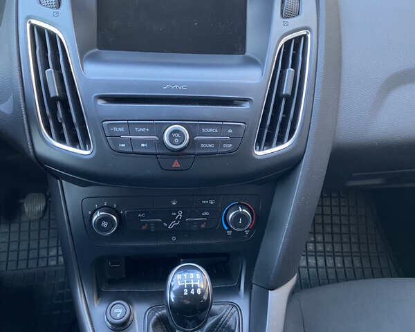 Белый Форд Фокус, объемом двигателя 1.5 л и пробегом 210 тыс. км за 10350 $, фото 8 на Automoto.ua