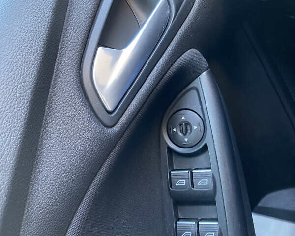 Белый Форд Фокус, объемом двигателя 1.5 л и пробегом 210 тыс. км за 10350 $, фото 9 на Automoto.ua