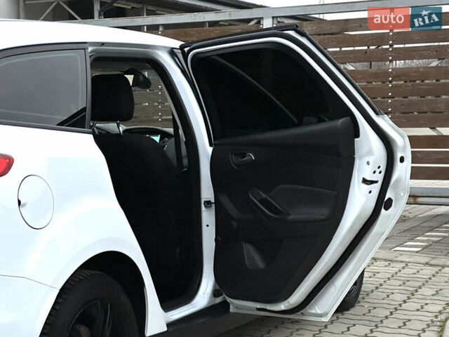 Белый Форд Фокус, объемом двигателя 1.5 л и пробегом 224 тыс. км за 10999 $, фото 80 на Automoto.ua