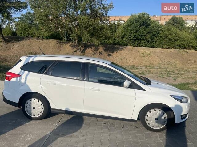Білий Форд Фокус, об'ємом двигуна 1.5 л та пробігом 224 тис. км за 10800 $, фото 3 на Automoto.ua