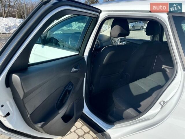 Белый Форд Фокус, объемом двигателя 1.6 л и пробегом 102 тыс. км за 10700 $, фото 24 на Automoto.ua