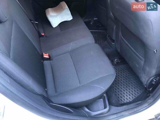 Белый Форд Фокус, объемом двигателя 1.5 л и пробегом 236 тыс. км за 9350 $, фото 11 на Automoto.ua