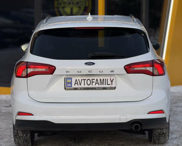 Белый Форд Фокус, объемом двигателя 1.5 л и пробегом 239 тыс. км за 11700 $, фото 3 на Automoto.ua