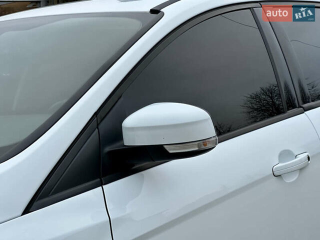 Белый Форд Фокус, объемом двигателя 1.5 л и пробегом 224 тыс. км за 10999 $, фото 16 на Automoto.ua