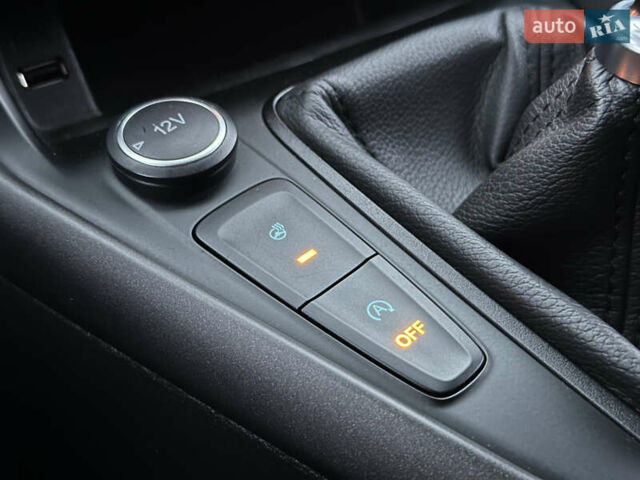 Белый Форд Фокус, объемом двигателя 1.5 л и пробегом 224 тыс. км за 10999 $, фото 71 на Automoto.ua