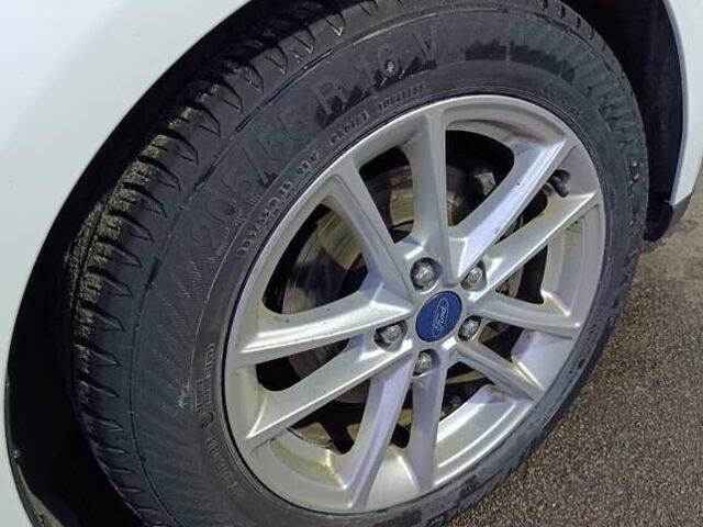 Белый Форд Фокус, объемом двигателя 1 л и пробегом 187 тыс. км за 8800 $, фото 11 на Automoto.ua