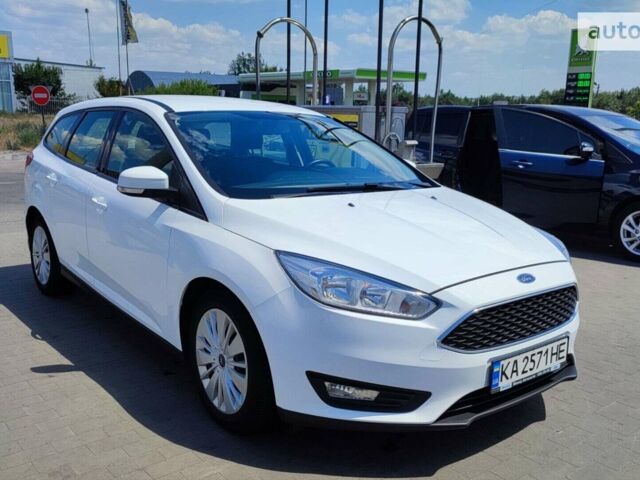 Белый Форд Фокус, объемом двигателя 1 л и пробегом 196 тыс. км за 8000 $, фото 1 на Automoto.ua