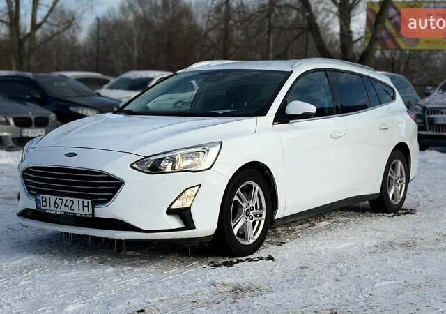 Белый Форд Фокус, объемом двигателя 1.5 л и пробегом 239 тыс. км за 12100 $, фото 2 на Automoto.ua
