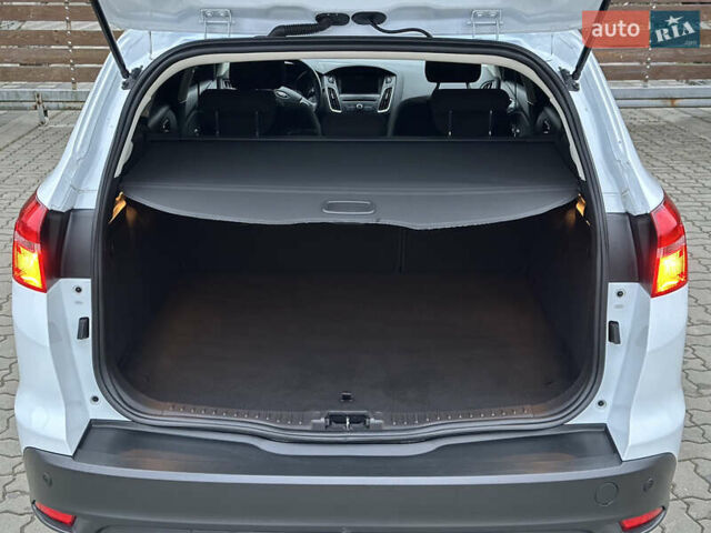 Белый Форд Фокус, объемом двигателя 1.5 л и пробегом 224 тыс. км за 10999 $, фото 54 на Automoto.ua