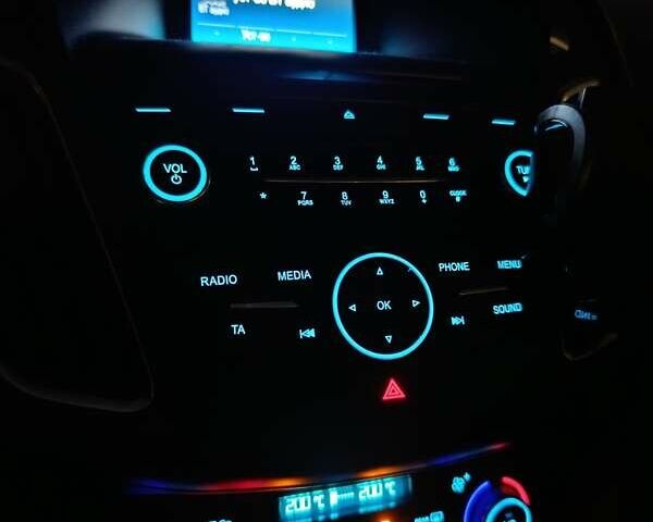 Белый Форд Фокус, объемом двигателя 1 л и пробегом 187 тыс. км за 8800 $, фото 10 на Automoto.ua