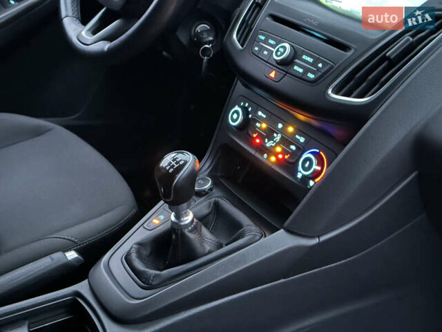 Белый Форд Фокус, объемом двигателя 1.5 л и пробегом 224 тыс. км за 10999 $, фото 92 на Automoto.ua