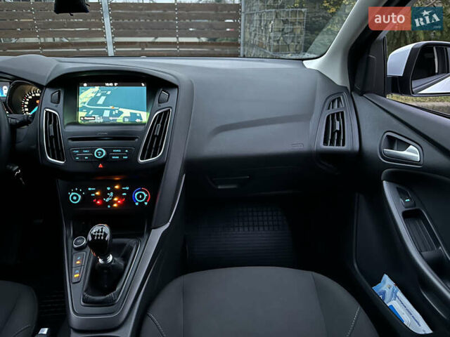 Белый Форд Фокус, объемом двигателя 1.5 л и пробегом 224 тыс. км за 10999 $, фото 5 на Automoto.ua