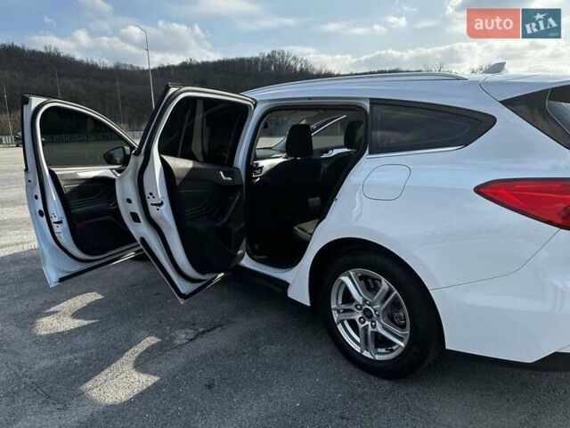 Білий Форд Фокус, об'ємом двигуна 1.5 л та пробігом 186 тис. км за 13100 $, фото 9 на Automoto.ua