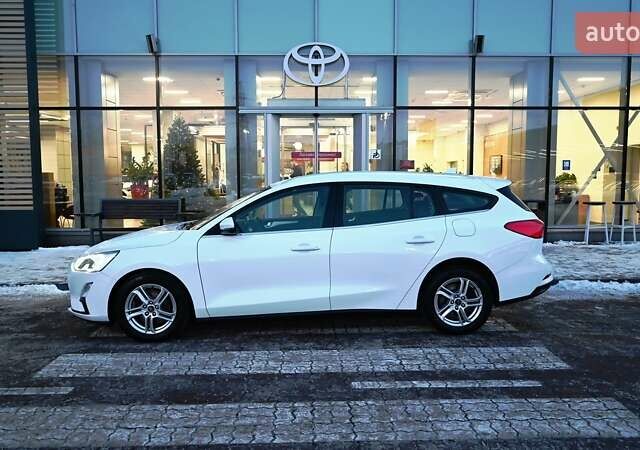 Белый Форд Фокус, объемом двигателя 1.5 л и пробегом 114 тыс. км за 12081 $, фото 2 на Automoto.ua