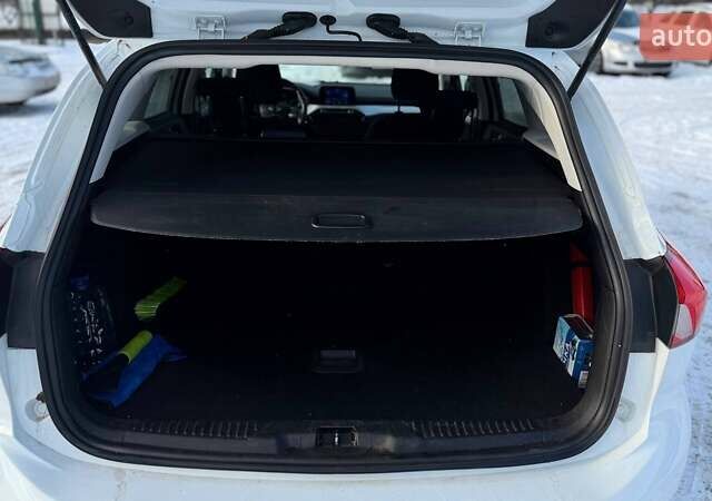 Белый Форд Фокус, объемом двигателя 1.5 л и пробегом 239 тыс. км за 12100 $, фото 8 на Automoto.ua