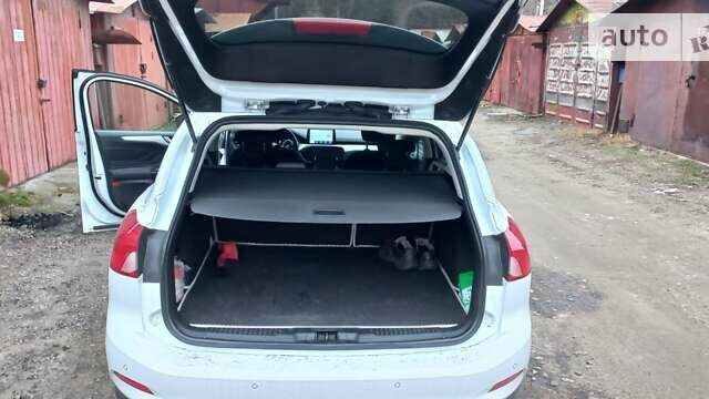 Белый Форд Фокус, объемом двигателя 2 л и пробегом 194 тыс. км за 14800 $, фото 11 на Automoto.ua