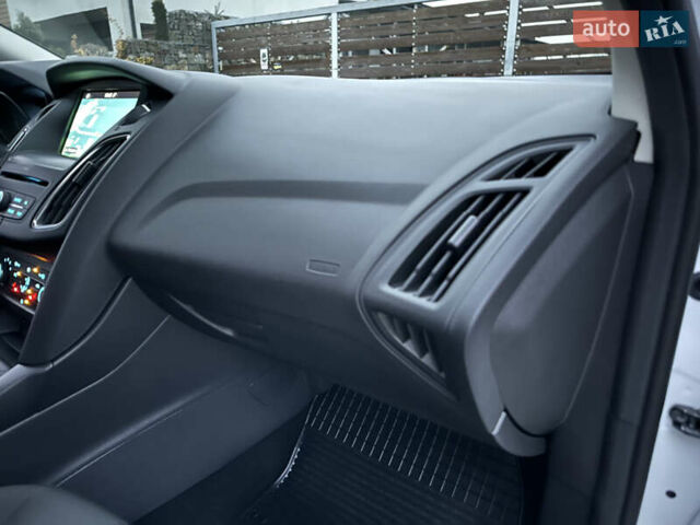 Белый Форд Фокус, объемом двигателя 1.5 л и пробегом 224 тыс. км за 10999 $, фото 91 на Automoto.ua