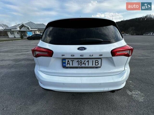 Белый Форд Фокус, объемом двигателя 1.5 л и пробегом 230 тыс. км за 11800 $, фото 3 на Automoto.ua