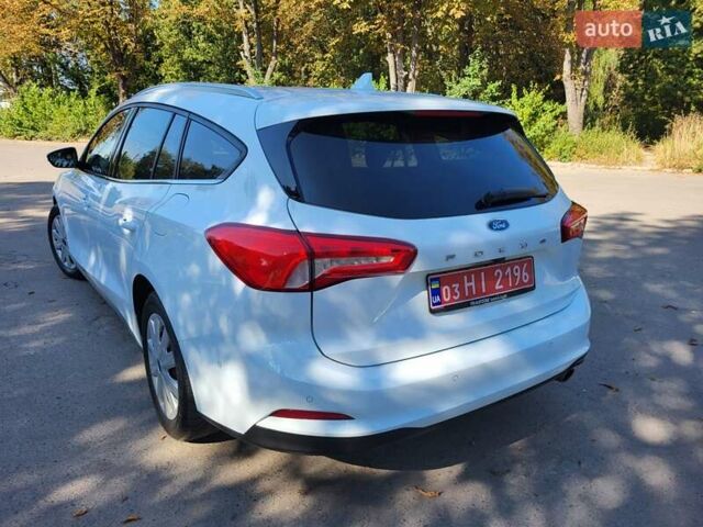 Белый Форд Фокус, объемом двигателя 1.5 л и пробегом 160 тыс. км за 13999 $, фото 2 на Automoto.ua
