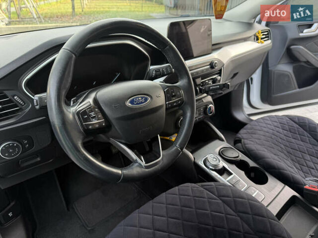 Білий Форд Фокус, об'ємом двигуна 1.5 л та пробігом 205 тис. км за 12400 $, фото 12 на Automoto.ua