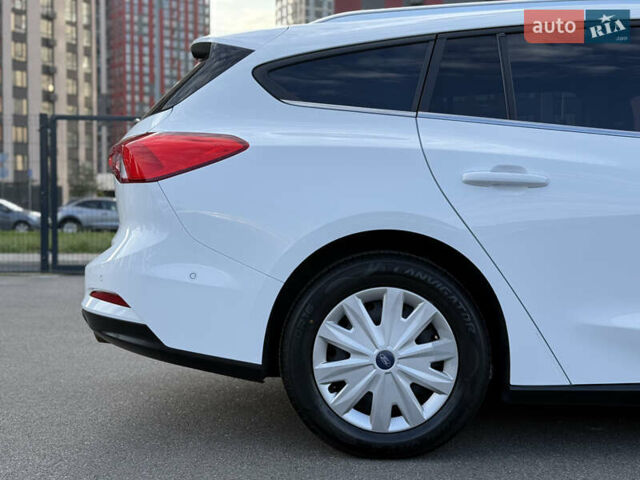 Белый Форд Фокус, объемом двигателя 2 л и пробегом 218 тыс. км за 16500 $, фото 13 на Automoto.ua