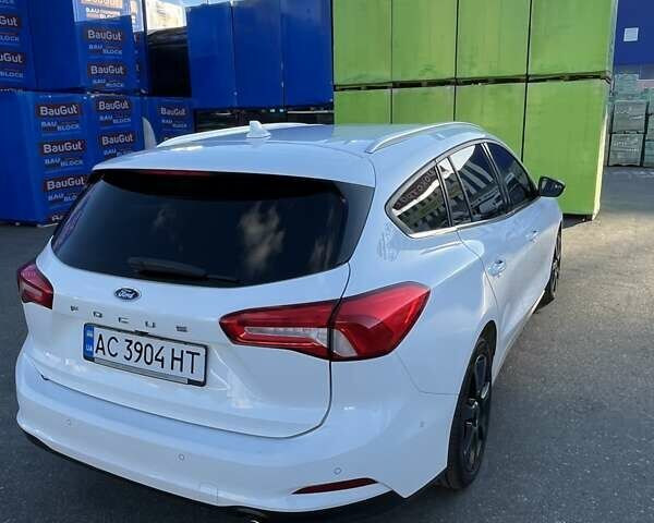 Белый Форд Фокус, объемом двигателя 2 л и пробегом 205 тыс. км за 14900 $, фото 3 на Automoto.ua