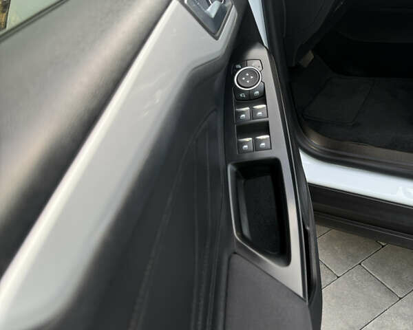 Білий Форд Фокус, об'ємом двигуна 1.5 л та пробігом 205 тис. км за 12400 $, фото 16 на Automoto.ua