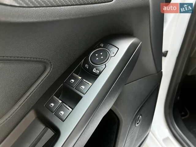 Белый Форд Фокус, объемом двигателя 1.5 л и пробегом 212 тыс. км за 14000 $, фото 13 на Automoto.ua