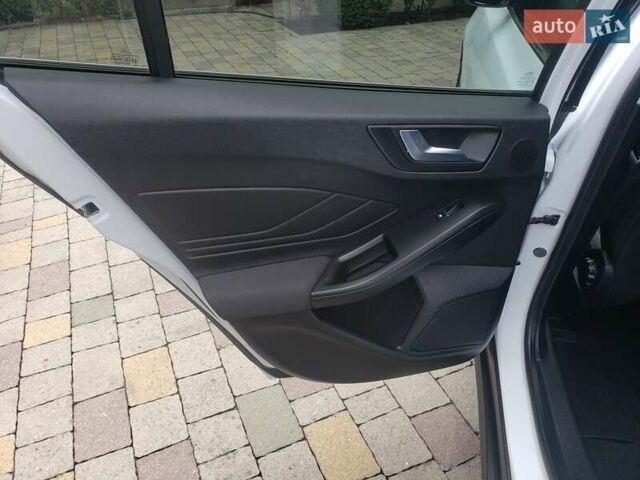 Белый Форд Фокус, объемом двигателя 1.5 л и пробегом 187 тыс. км за 13950 $, фото 58 на Automoto.ua