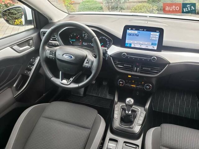 Белый Форд Фокус, объемом двигателя 1.5 л и пробегом 187 тыс. км за 13950 $, фото 66 на Automoto.ua