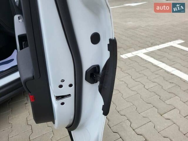 Белый Форд Фокус, объемом двигателя 1.5 л и пробегом 190 тыс. км за 14500 $, фото 49 на Automoto.ua