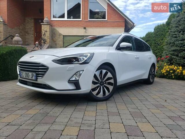 Белый Форд Фокус, объемом двигателя 1.5 л и пробегом 187 тыс. км за 13950 $, фото 1 на Automoto.ua