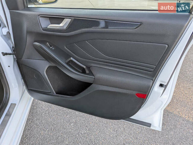 Белый Форд Фокус, объемом двигателя 1.5 л и пробегом 160 тыс. км за 15500 $, фото 18 на Automoto.ua