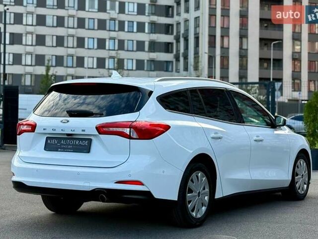 Белый Форд Фокус, объемом двигателя 2 л и пробегом 218 тыс. км за 16500 $, фото 11 на Automoto.ua
