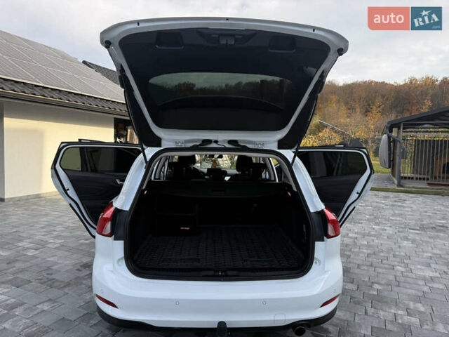 Білий Форд Фокус, об'ємом двигуна 1.5 л та пробігом 205 тис. км за 12400 $, фото 9 на Automoto.ua