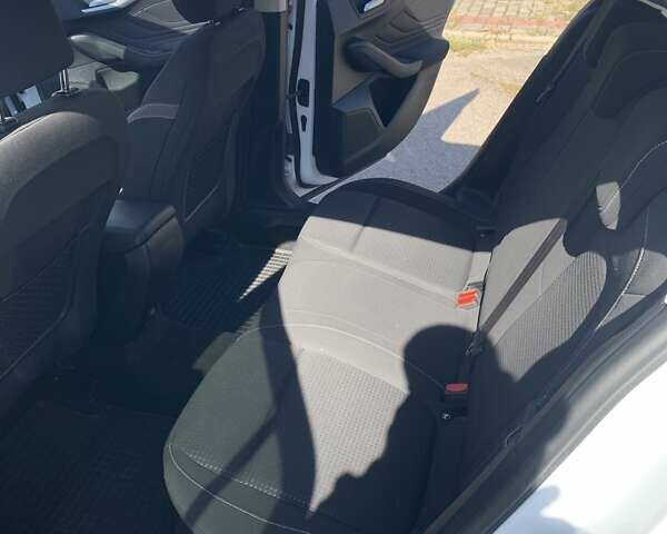 Белый Форд Фокус, объемом двигателя 1.5 л и пробегом 218 тыс. км за 13000 $, фото 1 на Automoto.ua