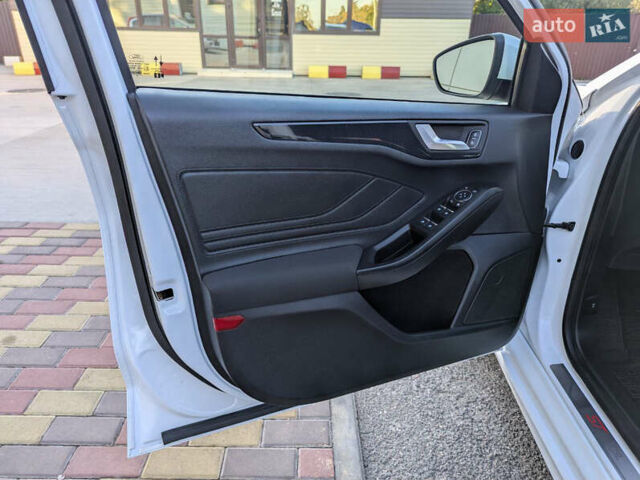 Белый Форд Фокус, объемом двигателя 1.5 л и пробегом 160 тыс. км за 15500 $, фото 24 на Automoto.ua