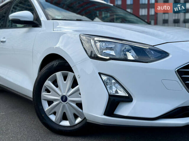 Белый Форд Фокус, объемом двигателя 2 л и пробегом 218 тыс. км за 16500 $, фото 12 на Automoto.ua