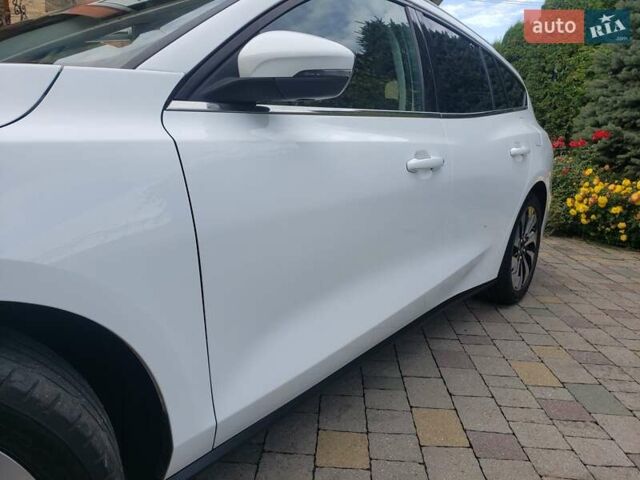 Белый Форд Фокус, объемом двигателя 1.5 л и пробегом 187 тыс. км за 13950 $, фото 6 на Automoto.ua