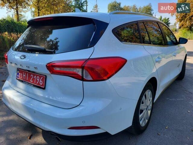 Белый Форд Фокус, объемом двигателя 1.5 л и пробегом 160 тыс. км за 13999 $, фото 1 на Automoto.ua