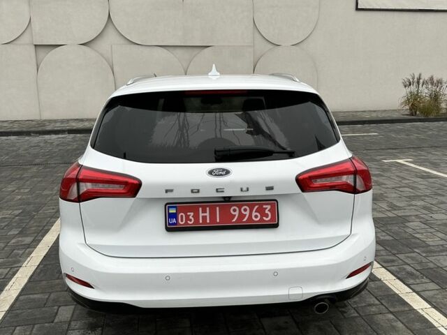 Белый Форд Фокус, объемом двигателя 1.5 л и пробегом 231 тыс. км за 12900 $, фото 2 на Automoto.ua