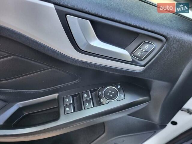 Белый Форд Фокус, объемом двигателя 1.5 л и пробегом 160 тыс. км за 13999 $, фото 17 на Automoto.ua