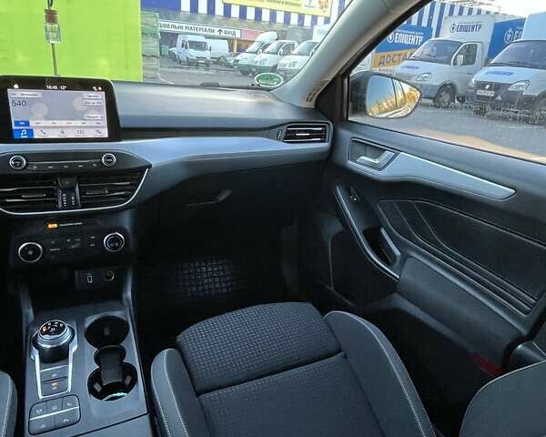 Белый Форд Фокус, объемом двигателя 2 л и пробегом 205 тыс. км за 14900 $, фото 7 на Automoto.ua